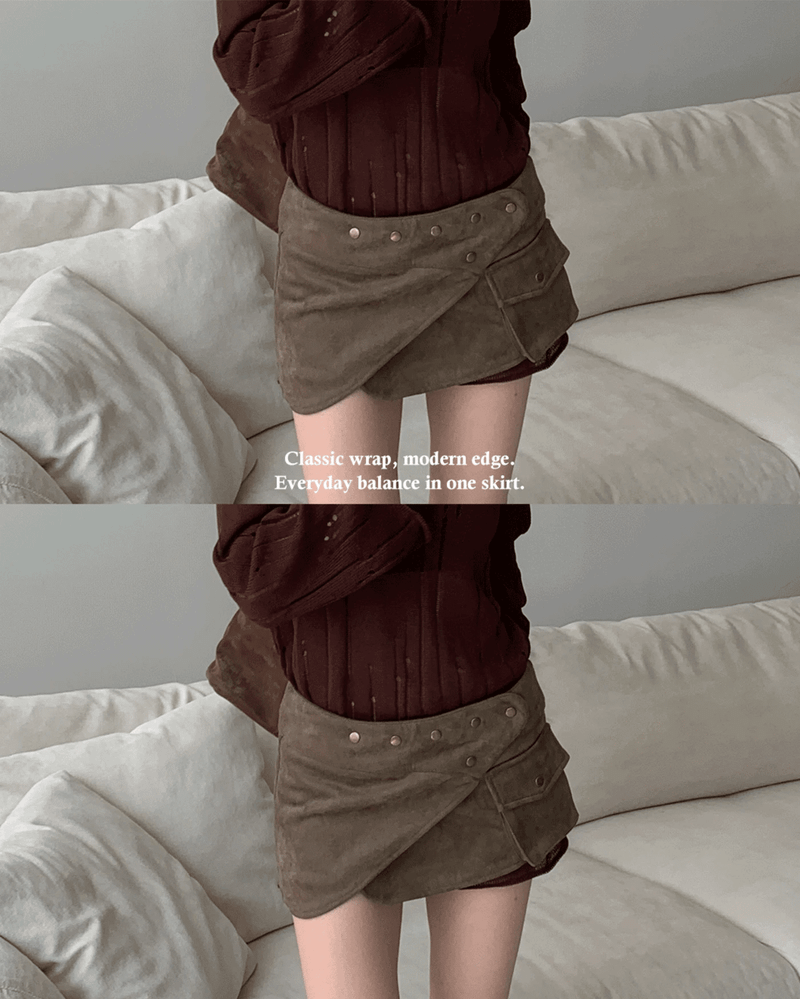 GUSTA（グスタ）の「Grain Suede Button Pocket Mini Wrap Skirt (Khaki)（Skirts）」