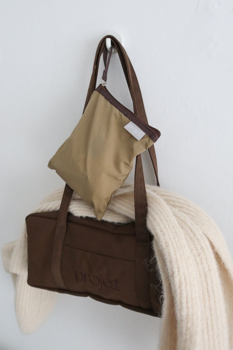 flat pouch (camel brown)