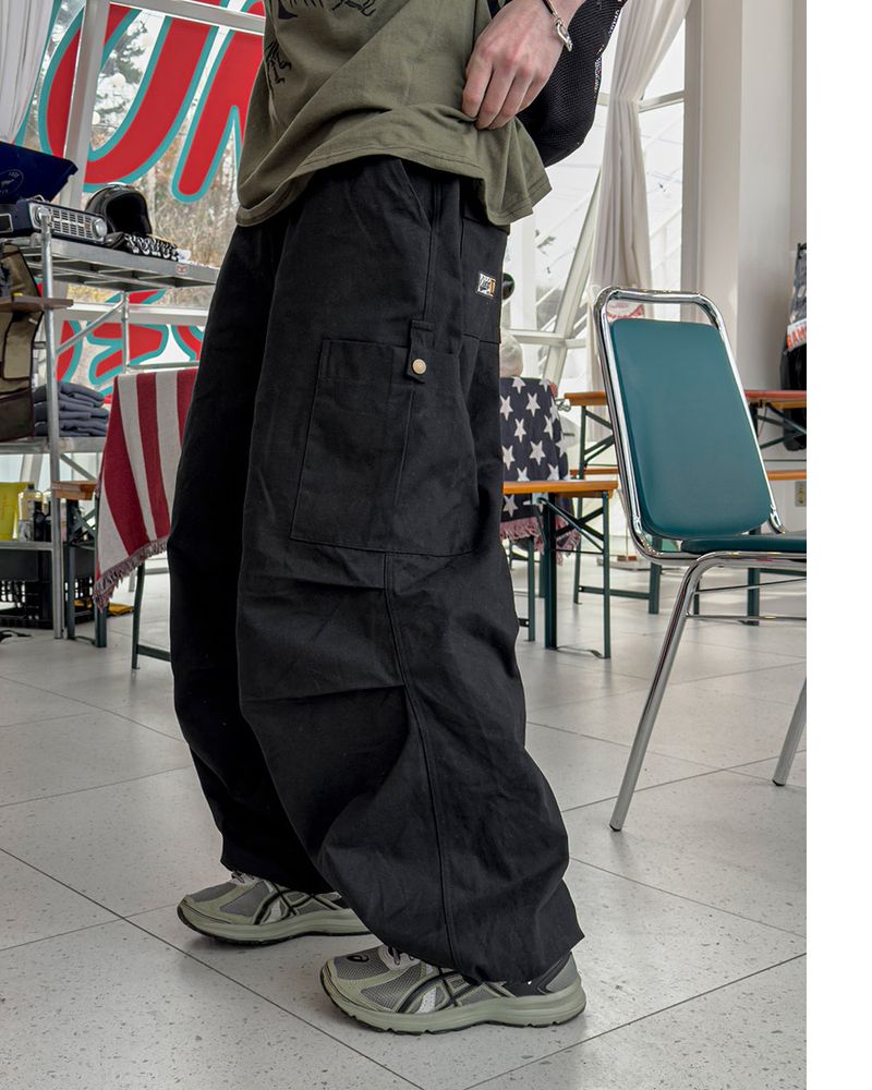 JIIGEUM（ジグム）の「グリッティーパッチコットンカーゴパンツ（パンツ）」