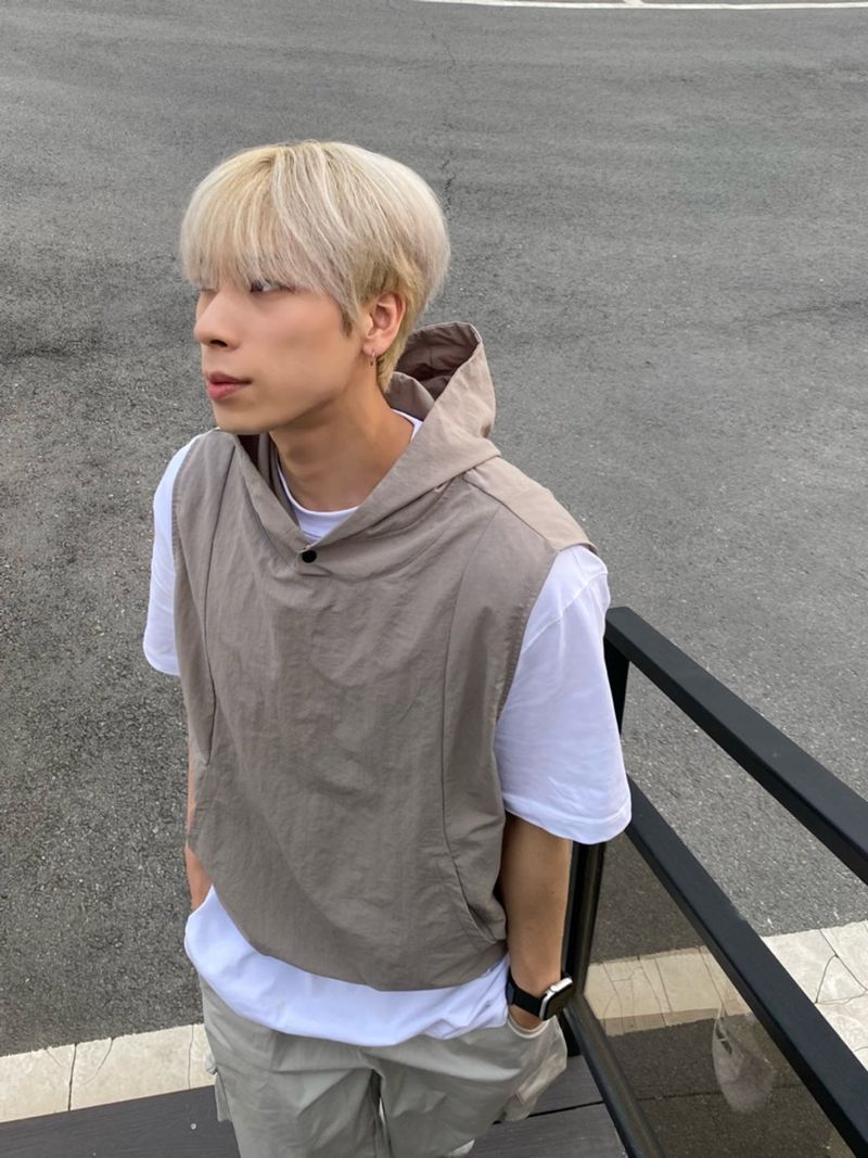 UNAIDUN(アネイダン)の「Snap Hooded Nylon Vest 3C(Tops)」