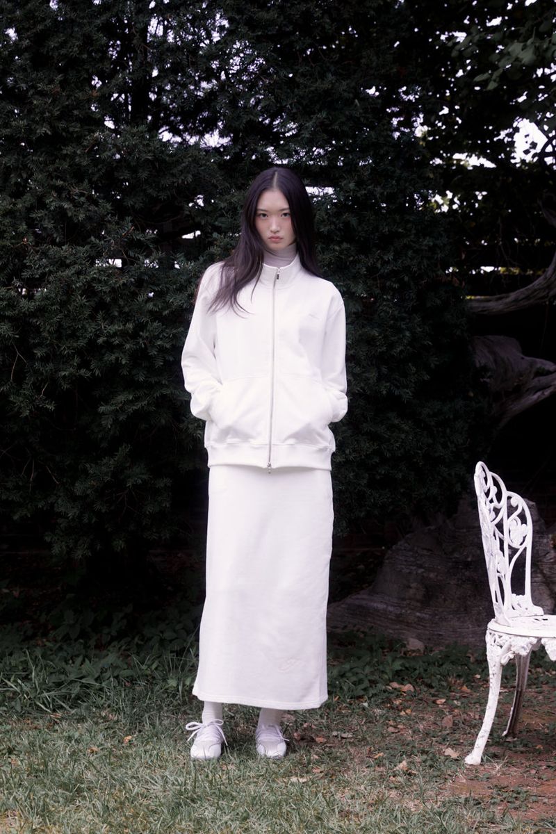 Innermuseum（インナーミュージアム）の「Lettering half neck two-way zip-up (IVORY)（Tops）」