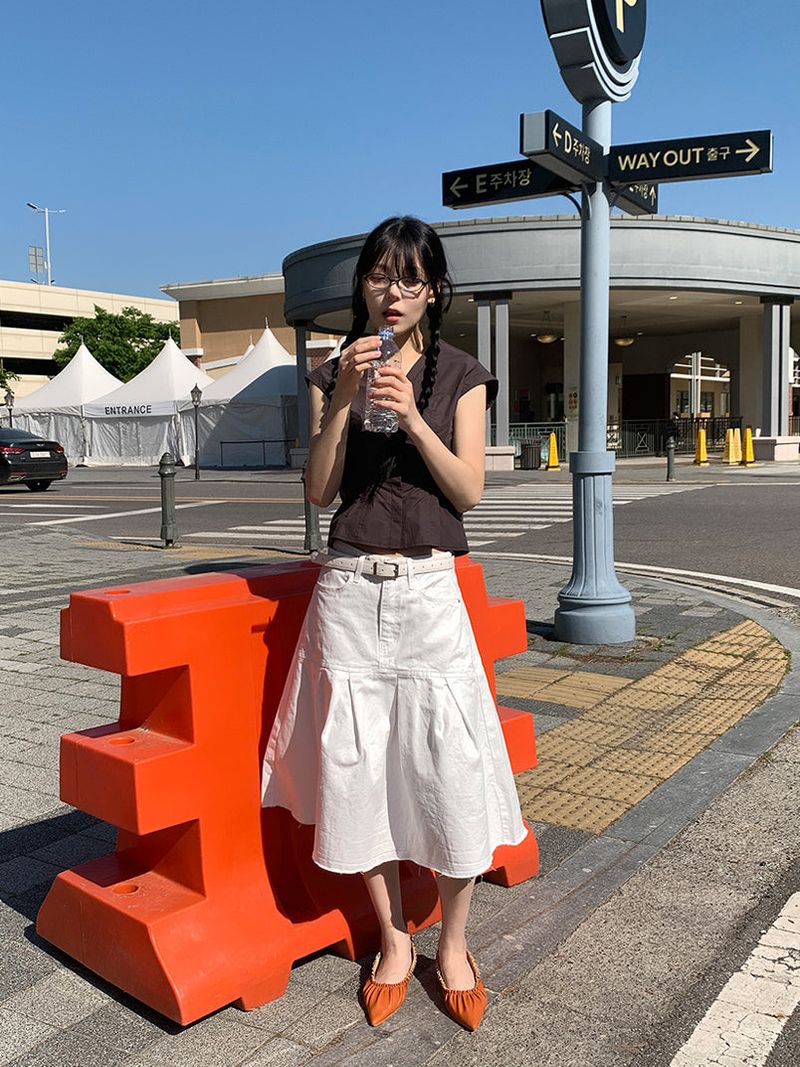 SNAP BUTTON SLEEVELESS BLOUSE
