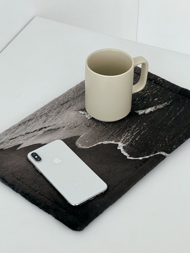 nature desk rug - mono seaside