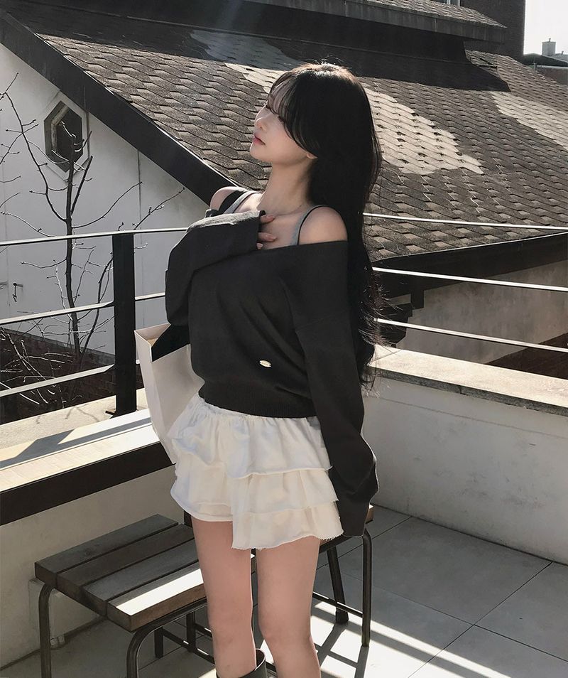 [MADE] comma, deep V-neck knit