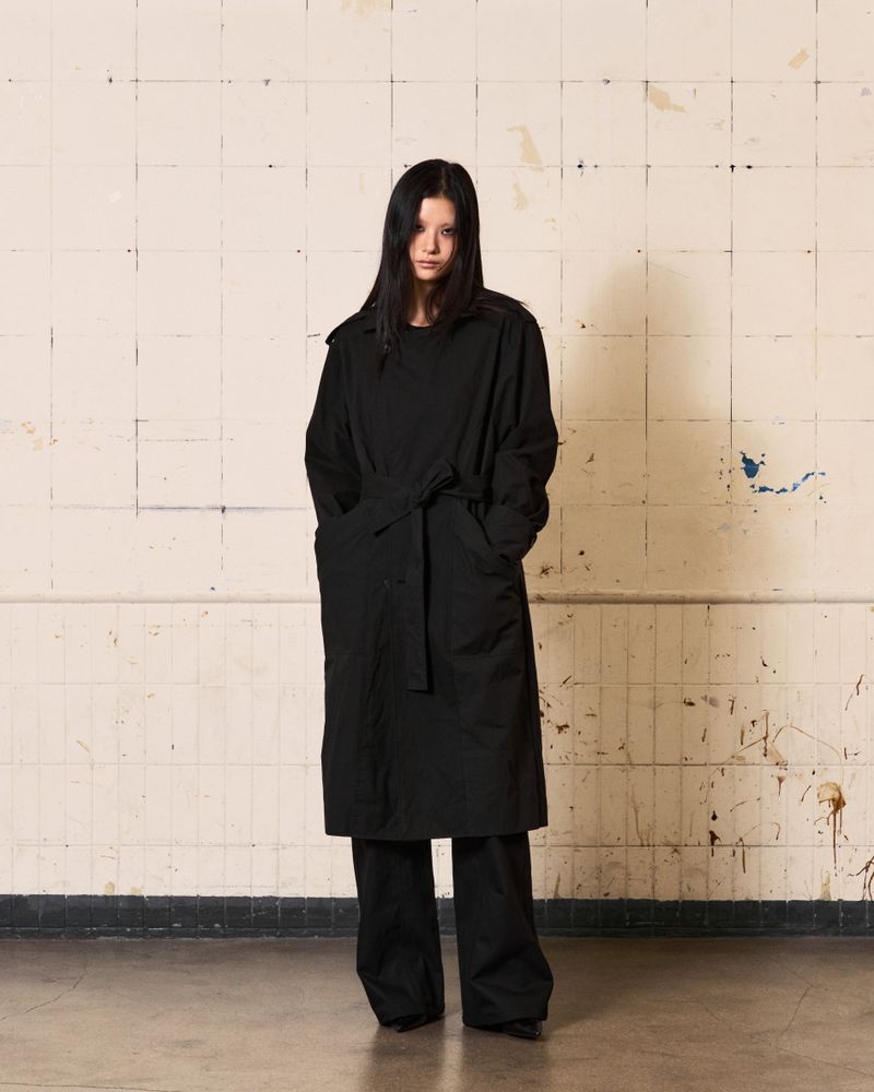 Curved Trench coat (Black)