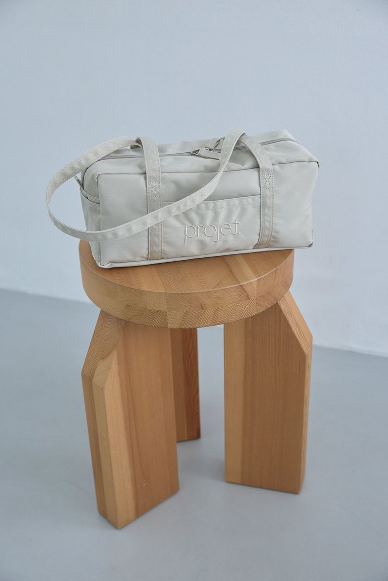 compact duffle bag (light beige)