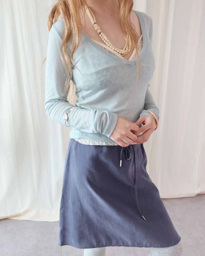 BLUR V-NECK TEE