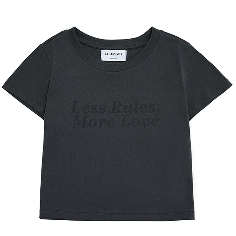 LE AREVEY（アルヴェイ）の「LESS RULES MORE LOVE CROPPED DARK GRAY [WOMAN]（Tops）」
