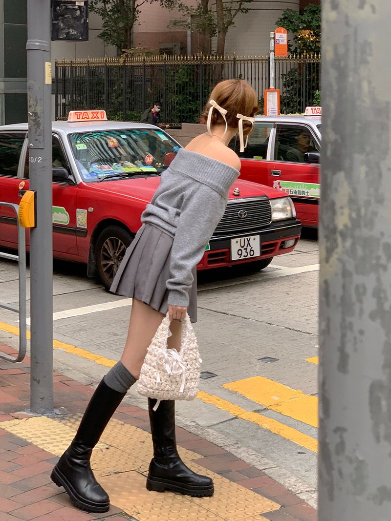 [MADE] PONIA OFF SHOULDER KNIT