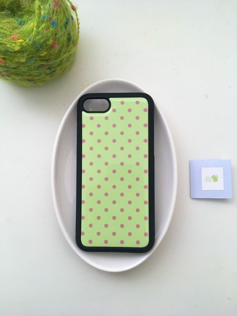 turtle N（タートルエヌ）の「[epoxy] ドット (green • pink)（スマホグッズ/小物）」