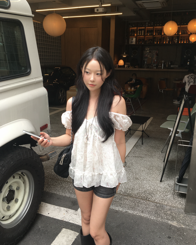 Lowrise dark denim short pants