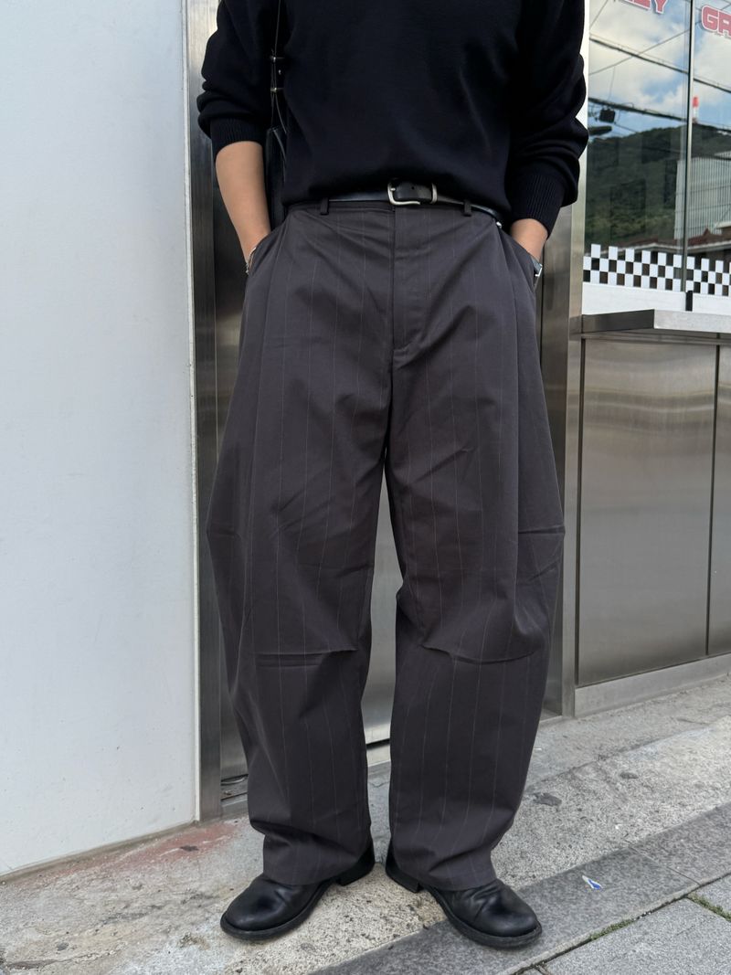 Ranne stripe pintuck curved pants