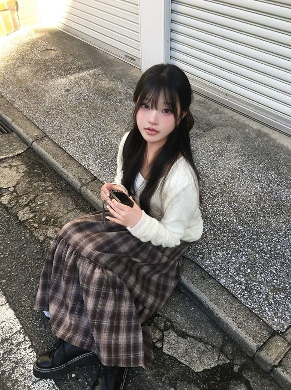 Oshi Mohair Loose-Fit Deep V-Neck Knit