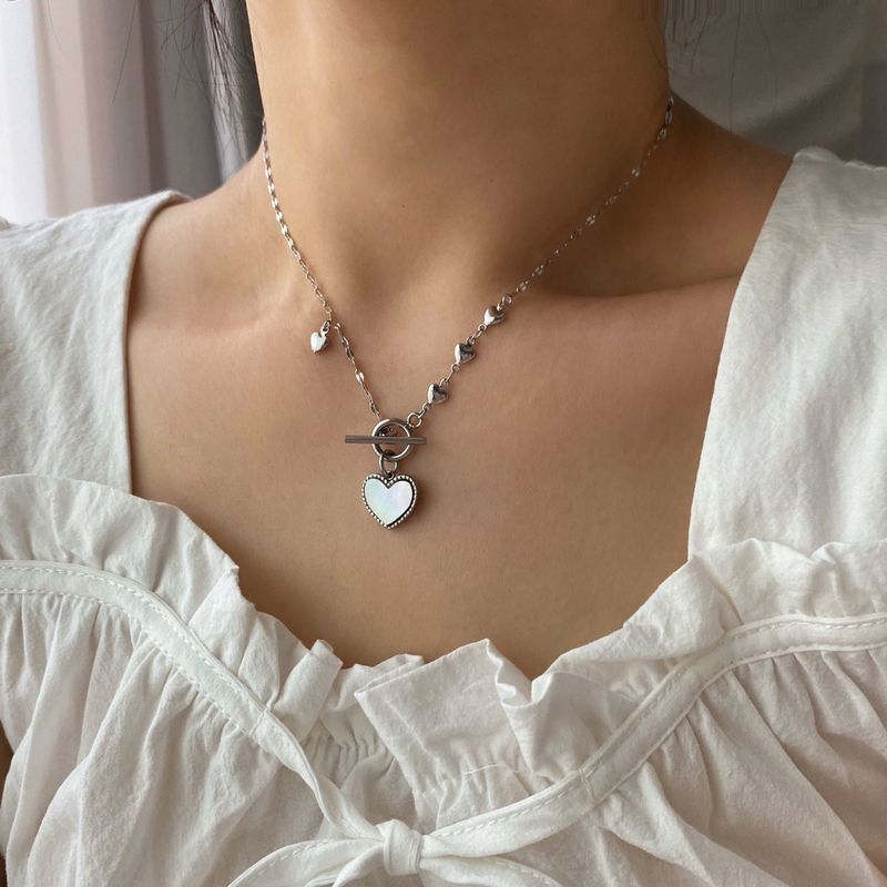 eg White mother-of-pearl Heart Toggle Bar Necklace