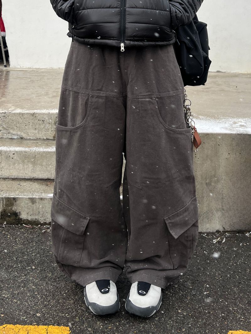 ESOO（イス）の「Cozy Other Pocket Balloon Pants (3 Colors)（Pants）」