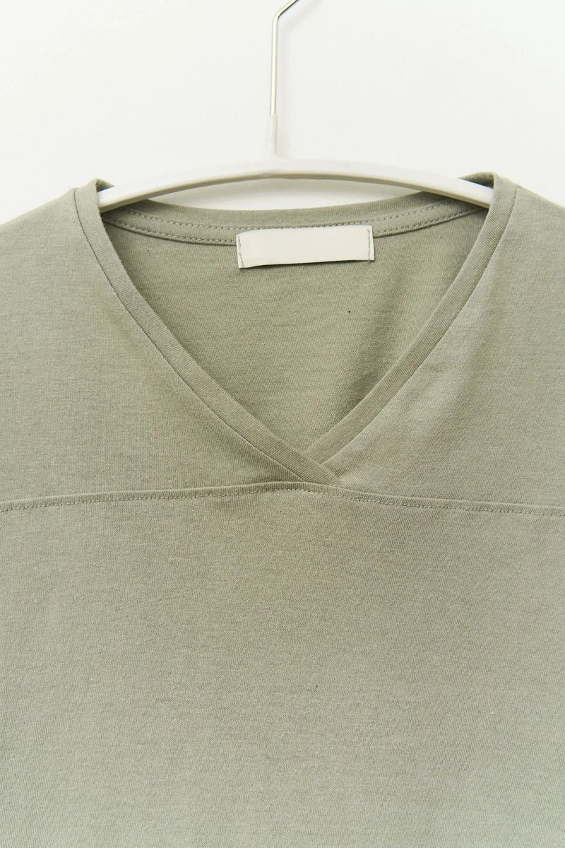 (W) Cheap V Top