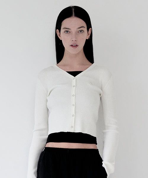 KIRSH（キルシー）の「KIRSH プレーンVネックスリムカーディガン [WHITE]（トップス）」