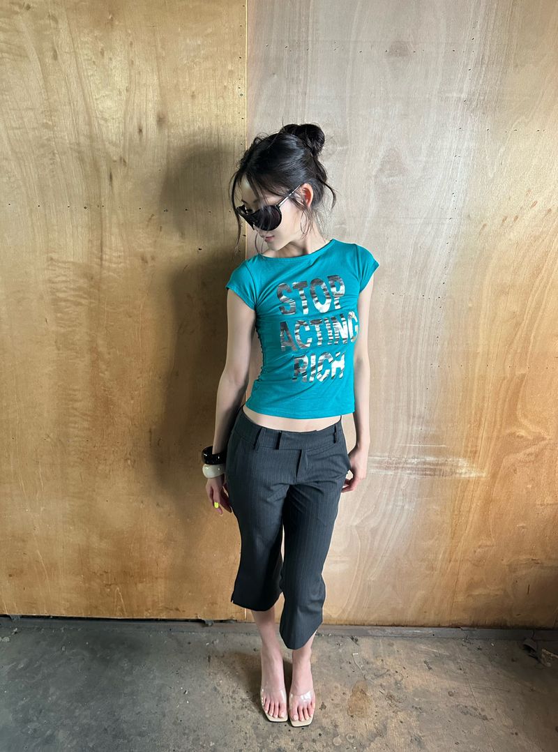 silver lettering tee