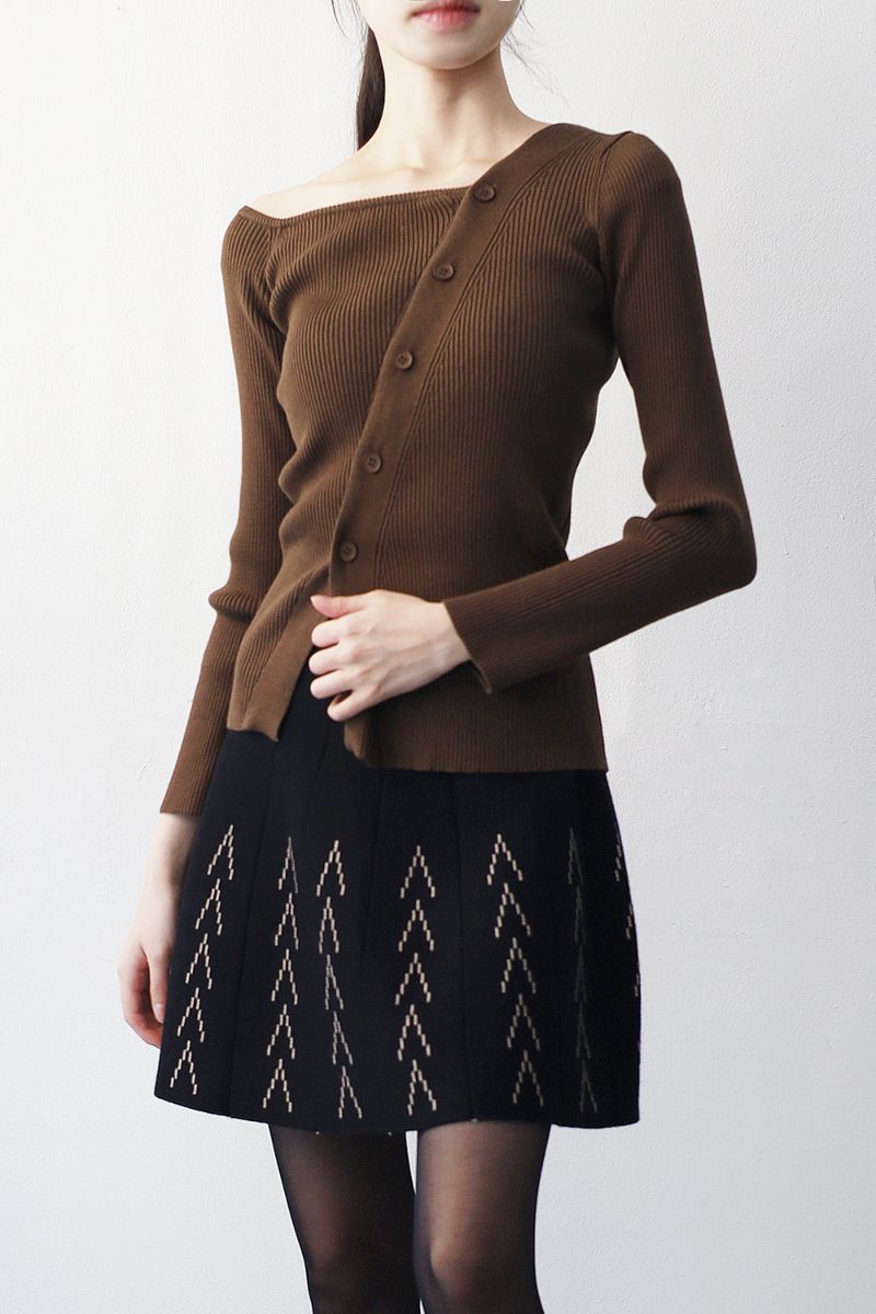 NONCODE（ノンコード）の「Barbie Unbalanced Off-Shoulder Knit（Tops）」