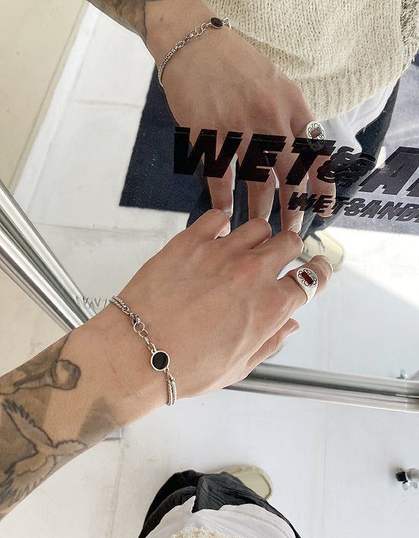 HOLY IN CODE（ホーリーインコード）の「No.9553 black & white double bracelet（Accessories）」