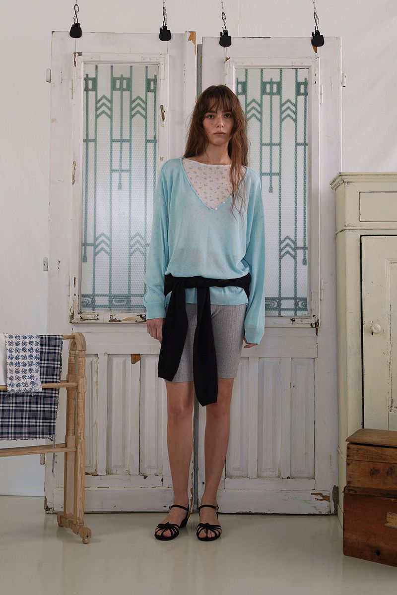 Button v-neck knit_skyblue