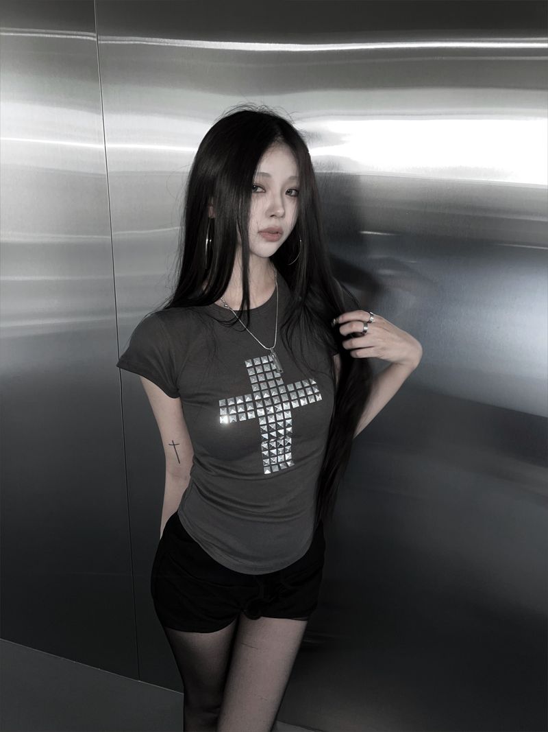 URBAN UNIQUE(アーバンユニーク)の「metallic cross stud short sleeve (3color)(Tops)」