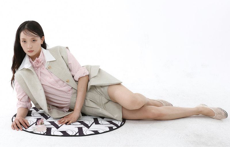 COLLARED SLEEVELESS JACKET_SAND BEIGE