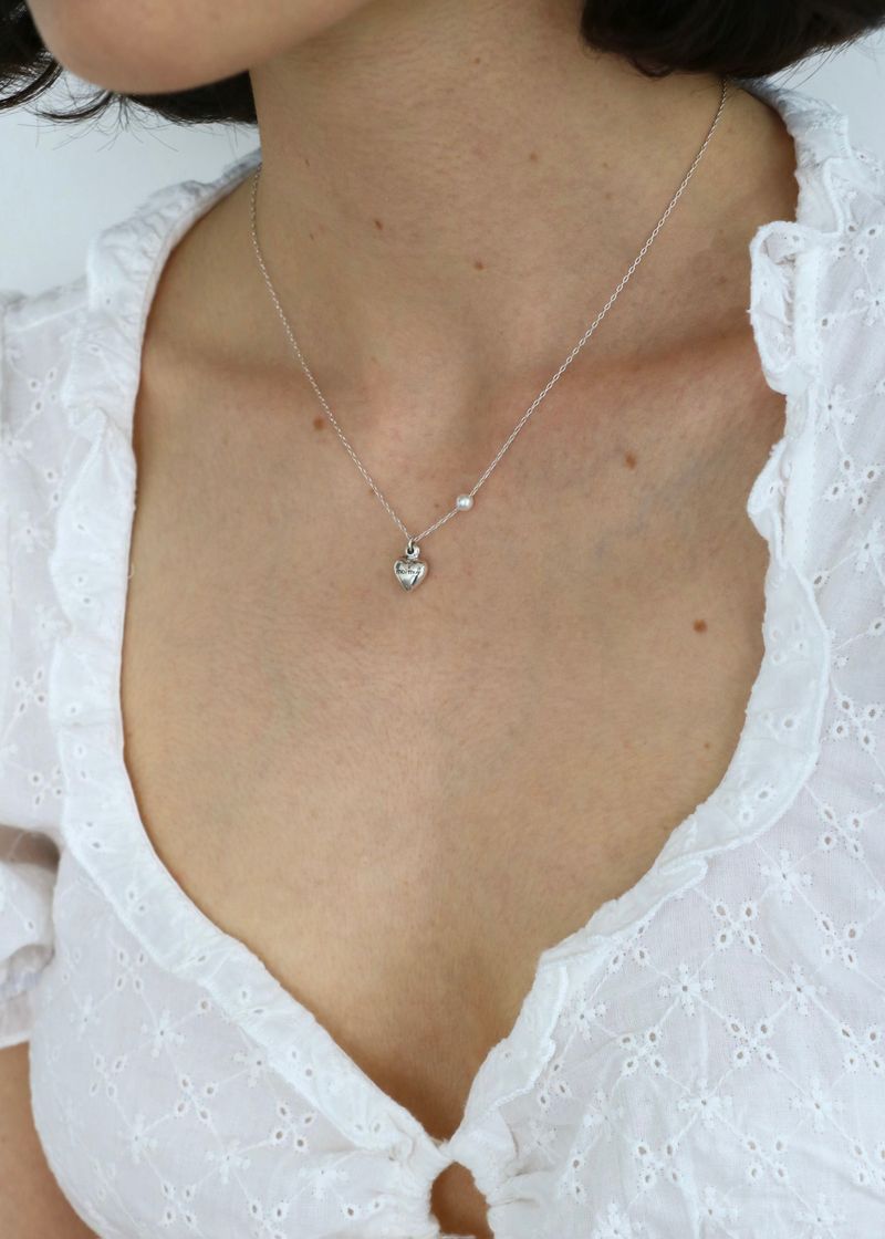Heart pearl necklace / silver