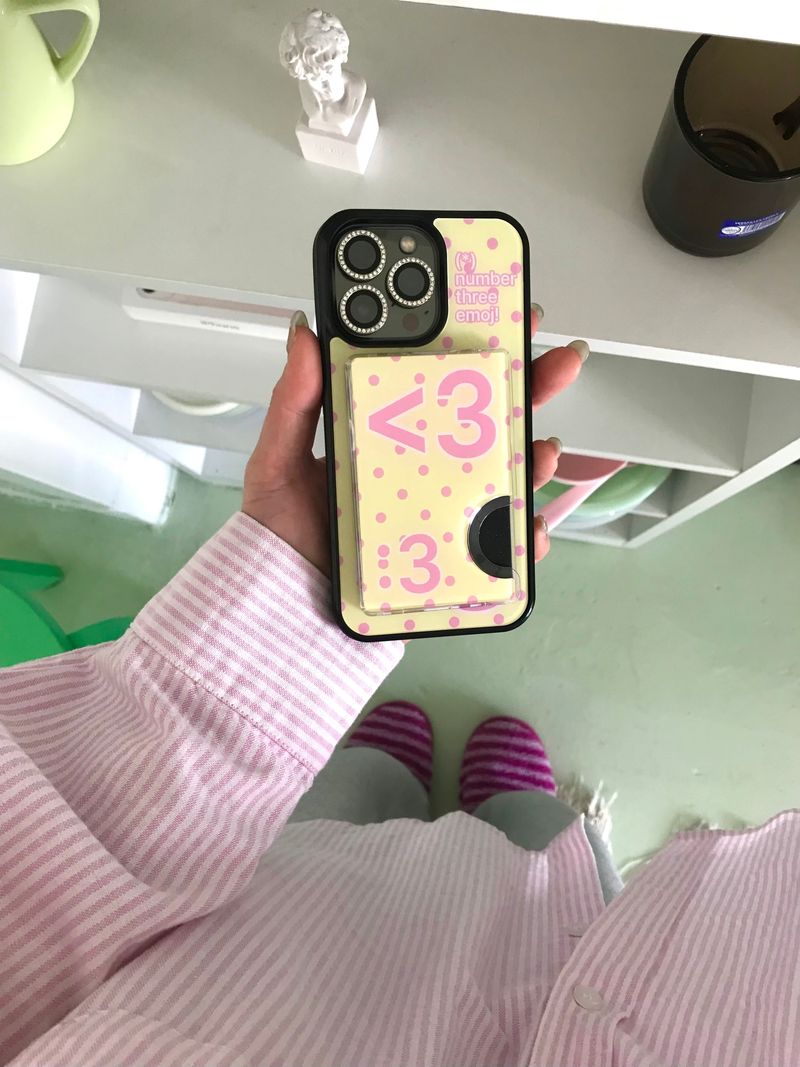 i43（アイササム）の「[MADE]ナンバー3 エモジ ケース+カードスロット(Lemon candy)（スマホグッズ/小物）」