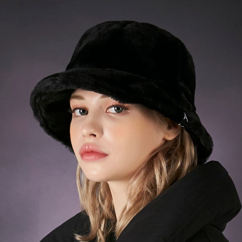 VARZAR（バザール）の「Fur logo point bucket hat BLACK（Hats）」