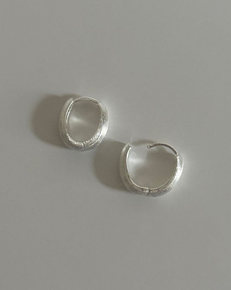 Truth earring (silver)