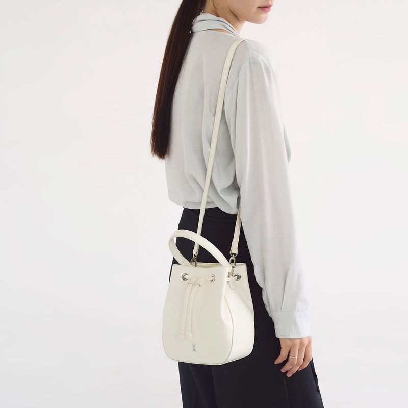 VARZAR（バザール）の「Mirel Bucket Bag Small lvory（Bags）」