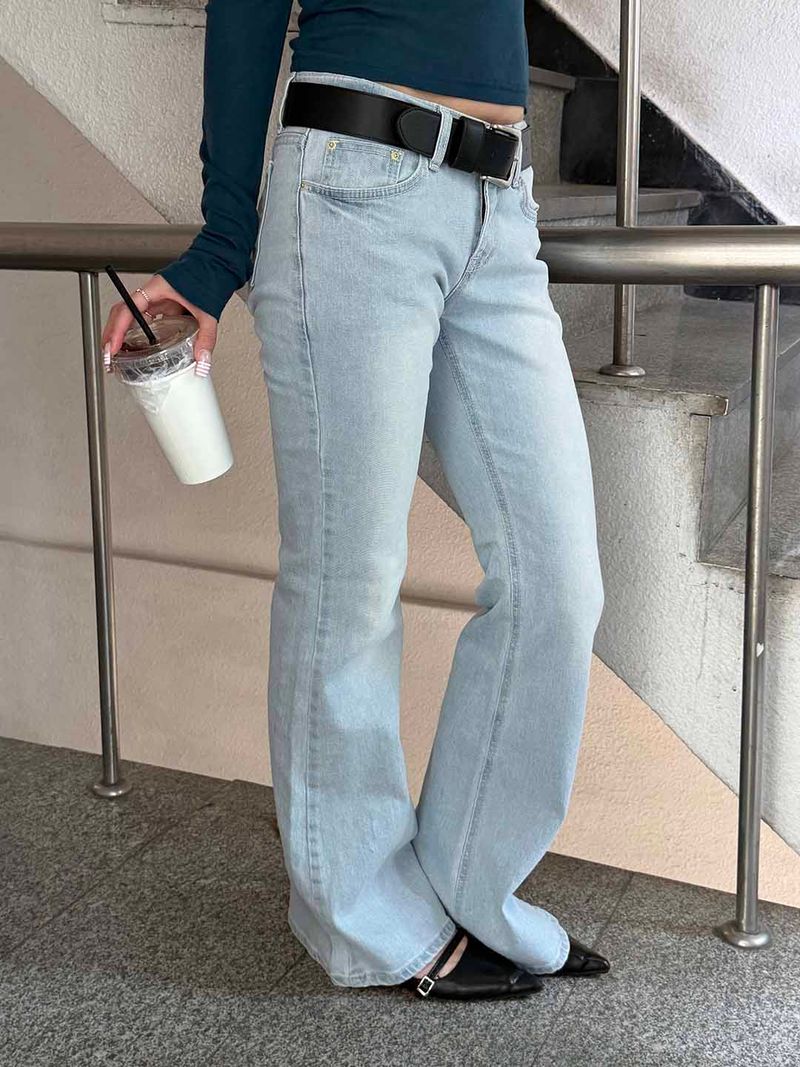 アイスブルー ブーツカット パンツ
