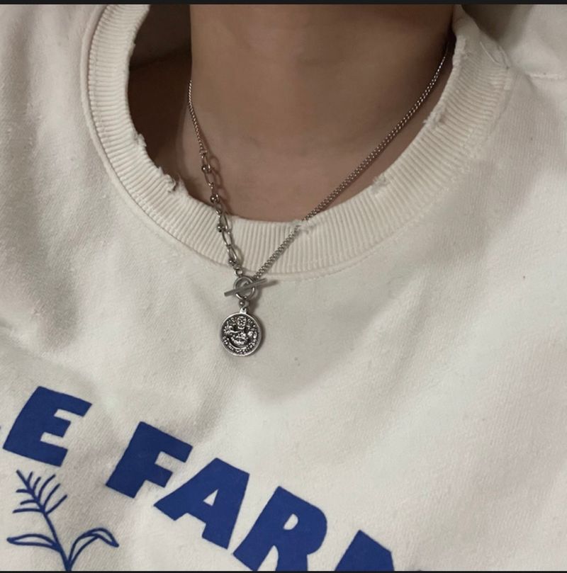 si Simple Smile Unique Coin Toggle Bar Chain Necklace
