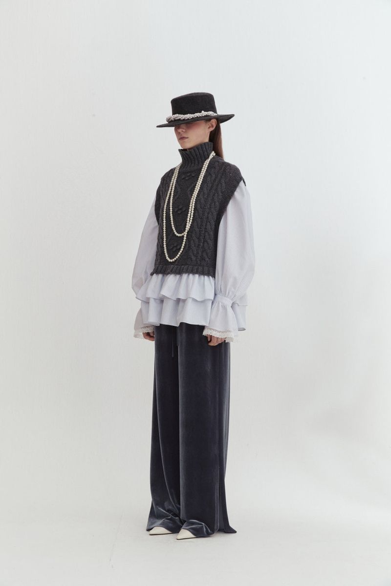 Knit vest blouse