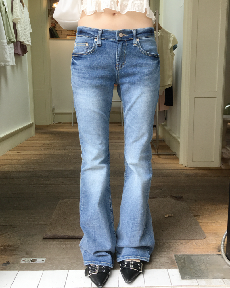 Soft lowrise boots cut pants