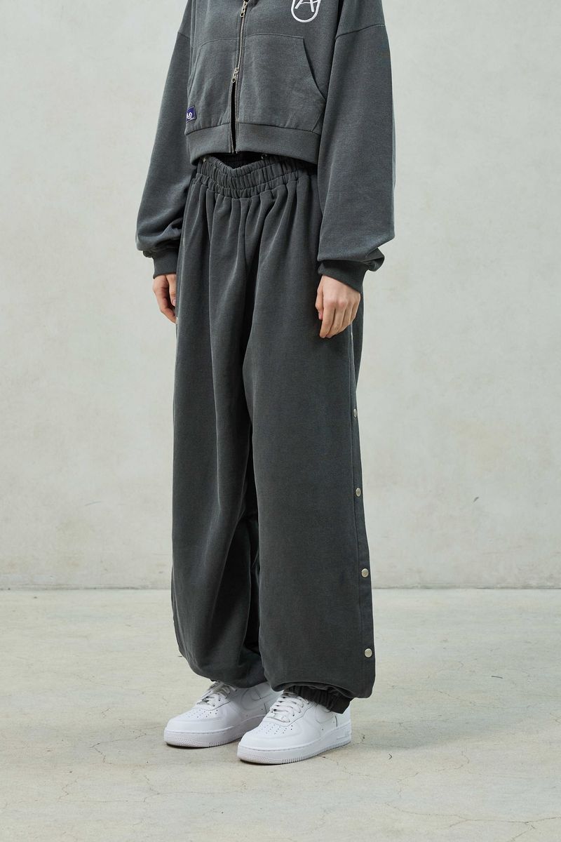 ARIKIM（アリキム）の「PITA SNAP OFF SWEAT PANTS / CHARCOAL（Pants）」