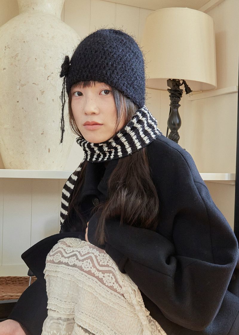 Clover Broach Beanie - Black