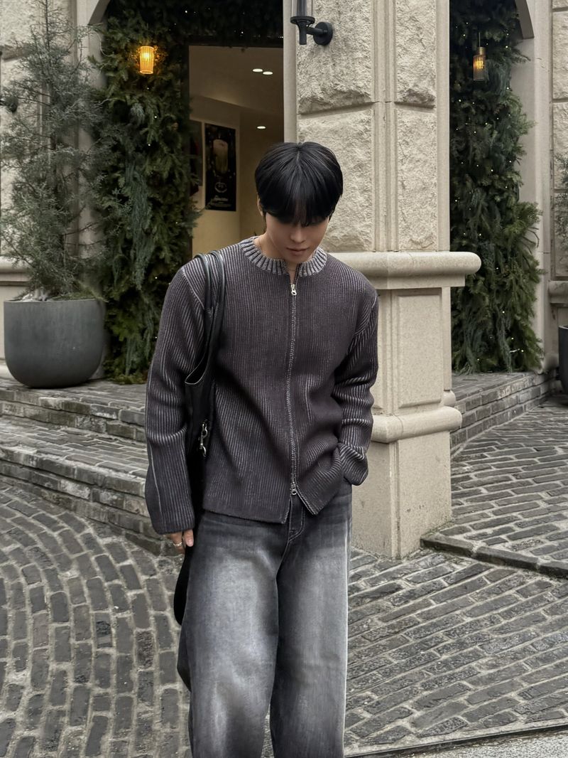 Fog lip zip-up knitwear