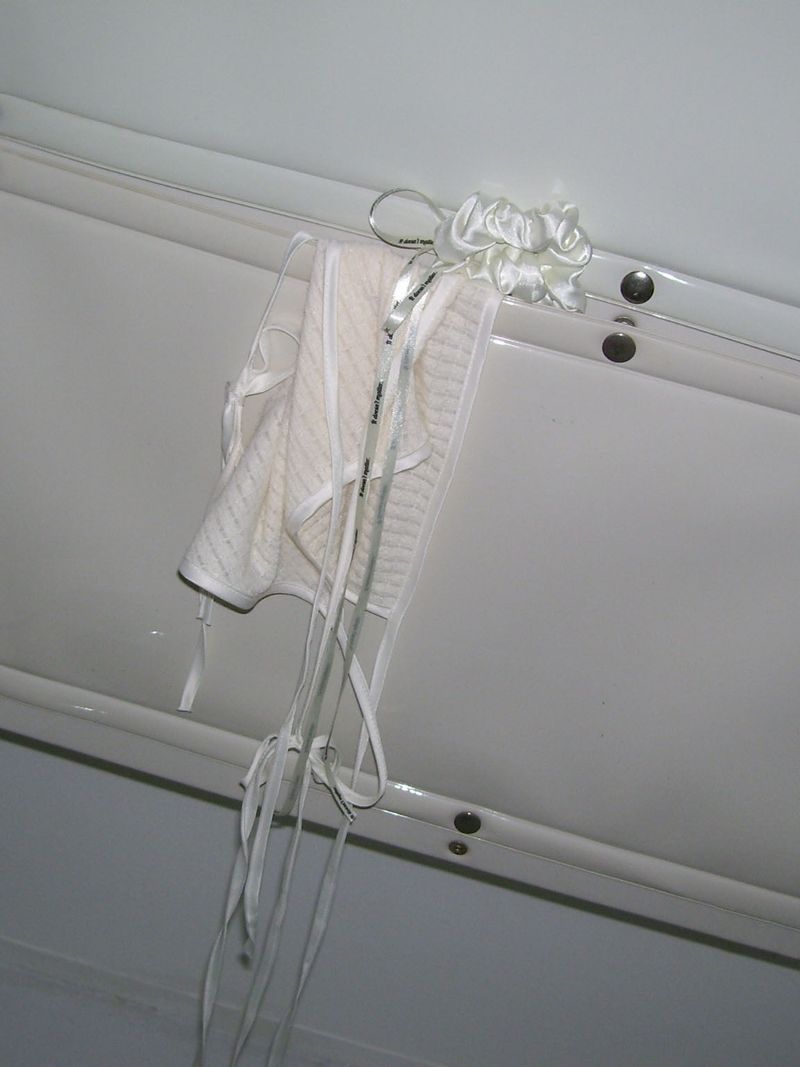 Mizz ribbon scrunchie (Ivory)