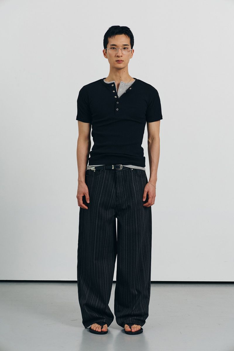 Need stripe wide denim pants(Black)