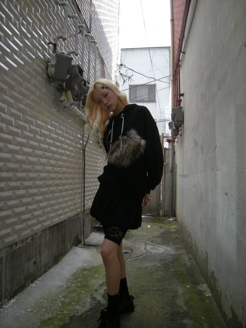 aldiyouu（アルディユー）の「raccoon hoodie_black（Tops）」
