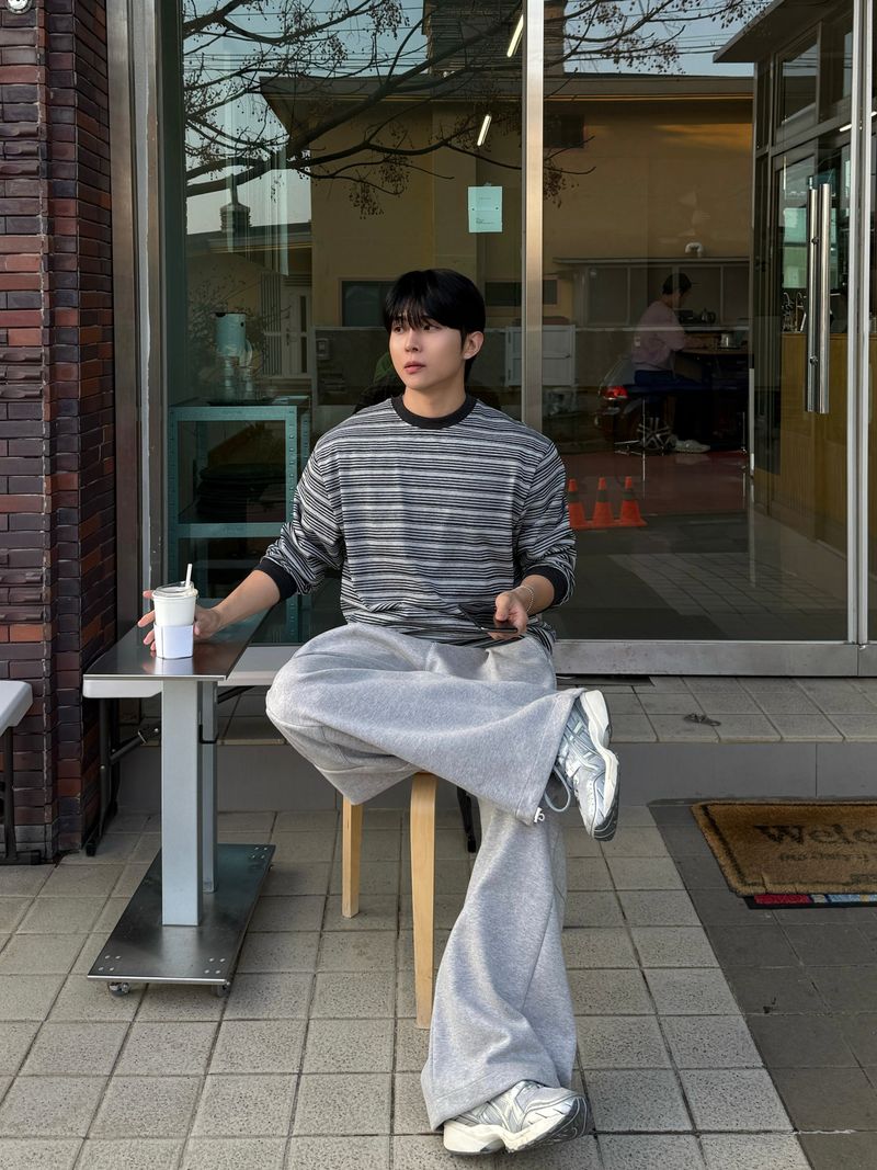 Washed long-sleeved T-shirt