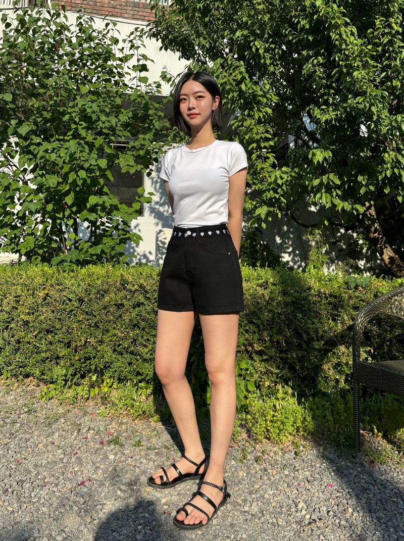 HEART EMBROIDERED BLACK DENIM SHORTS code 18206