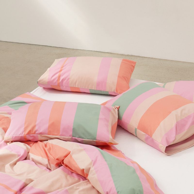 MONT SAINT DE RAINT(モンセンドラン)の「Iris pink pillow case(Smartphone Accessories)」