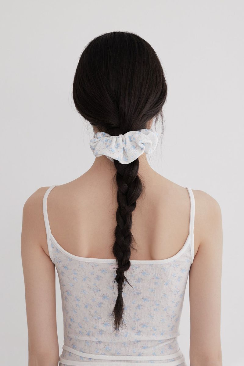 Innermuseum（インナーミュージアム）の「フラワーヘアシュシュ (2COLOR)（ヘアアクセサリー）」