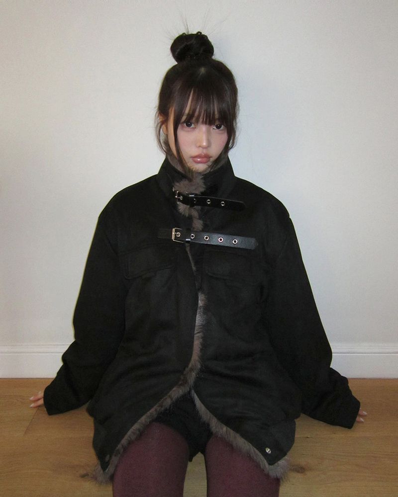 WONDER WONDER（ワンダーワンダー）の「Clan Suede Buckle Fur-Trim Jacket（Jackets/Outerwear）」