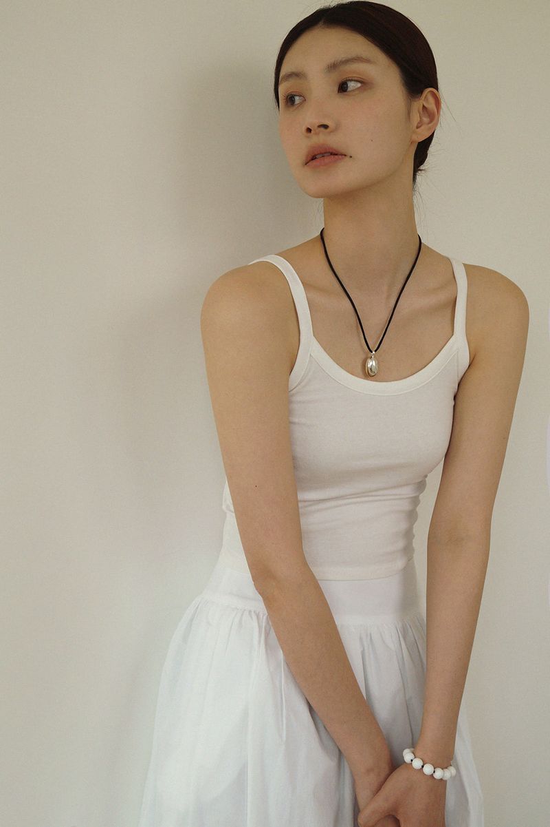 CAROLYN STRING NECKLACE