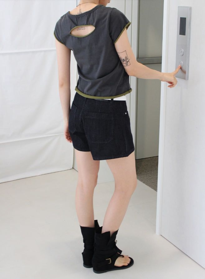 (NON-FADE) RAW DENIM SHORTS