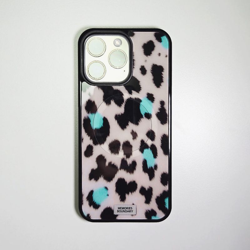 MEMORIESBOUNDARY（メモリーズバウンダリー）の「ソフト ポップ レオパード フォンケース ペールブラッシュ (BK_MagSafe Glass)（スマホグッズ/小物）」